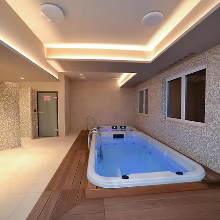 Laguna 43 Z Garazem- *