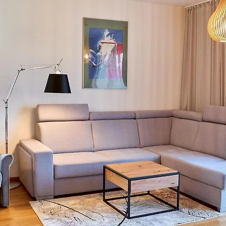 Laguna 43 Z Garazem- *