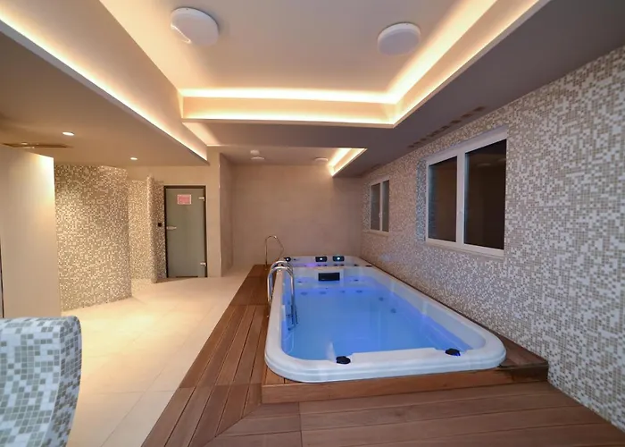 Laguna 43 Z Garazem- *